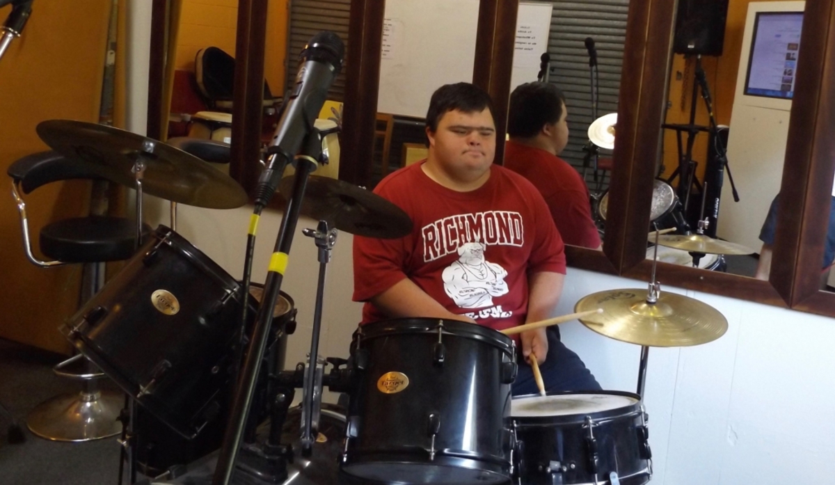 Lifestyler playing drums